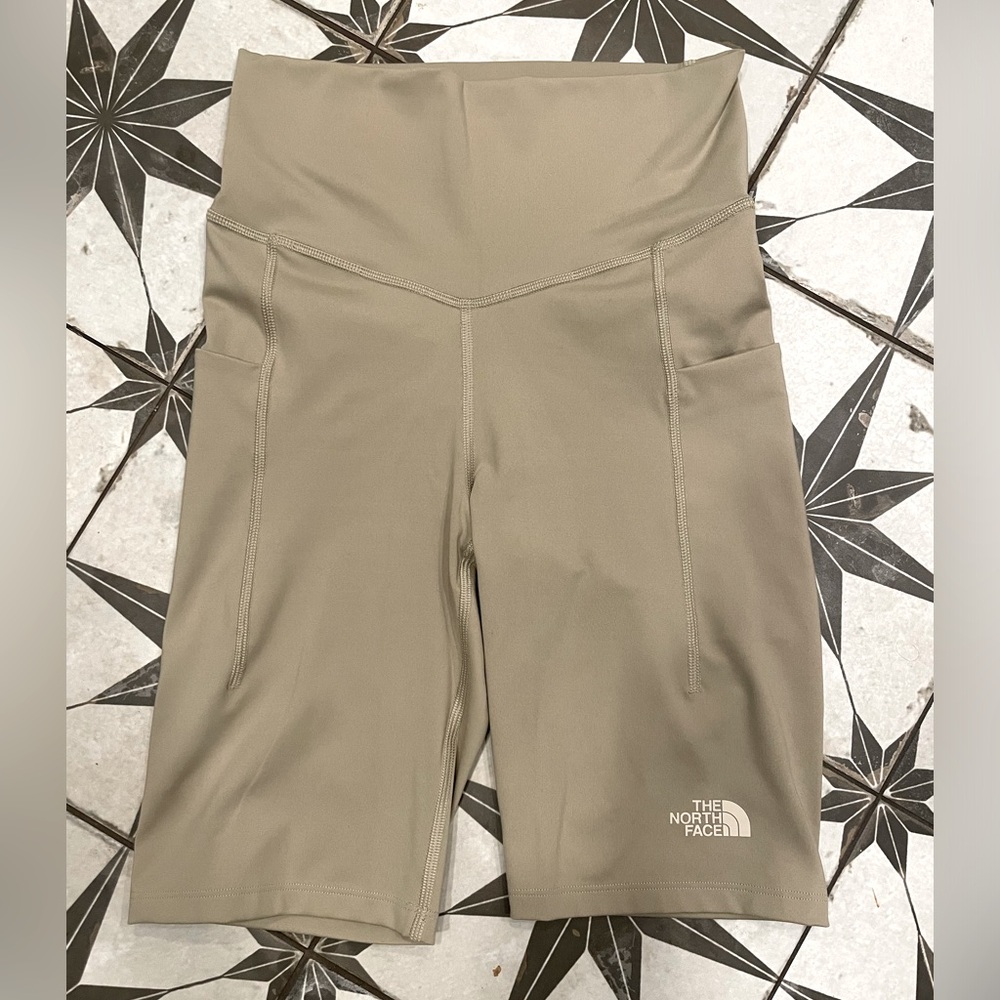 Women’s North Face long Size Sm Biker Shorts